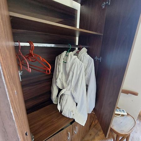 Arab Hostel, Welcoming All Solo And Groups Travellers But, Unmarried Couples Not Allowed Александрия Екстериор снимка