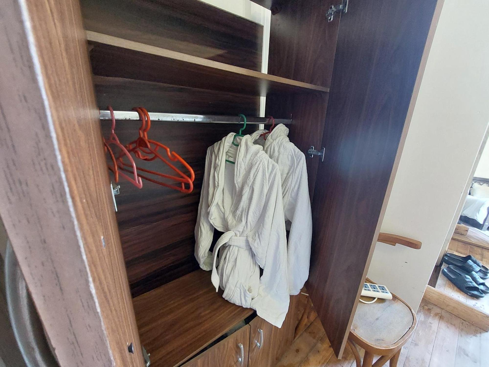 Arab Hostel, Welcoming All Solo And Groups Travellers But, Unmarried Couples Not Allowed Александрия Екстериор снимка