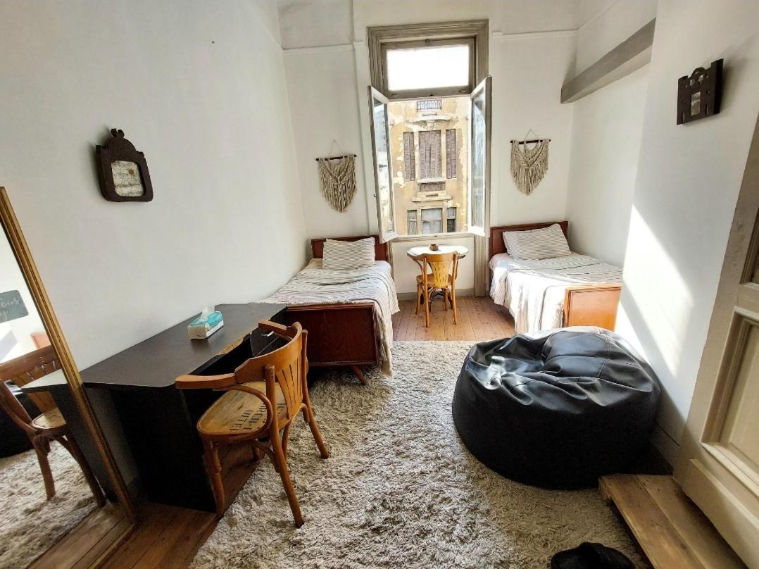 Arab Hostel, Welcoming All Solo And Groups Travellers But, Unmarried Couples Not Allowed Александрия Екстериор снимка