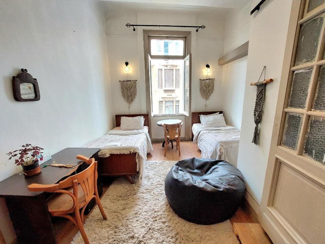 Arab Hostel, Welcoming All Solo And Groups Travellers But, Unmarried Couples Not Allowed Александрия Екстериор снимка