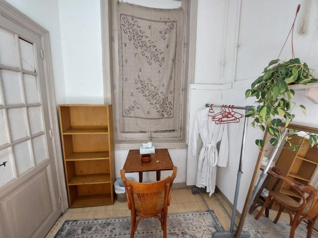 Arab Hostel, Welcoming All Solo And Groups Travellers But, Unmarried Couples Not Allowed Александрия Екстериор снимка