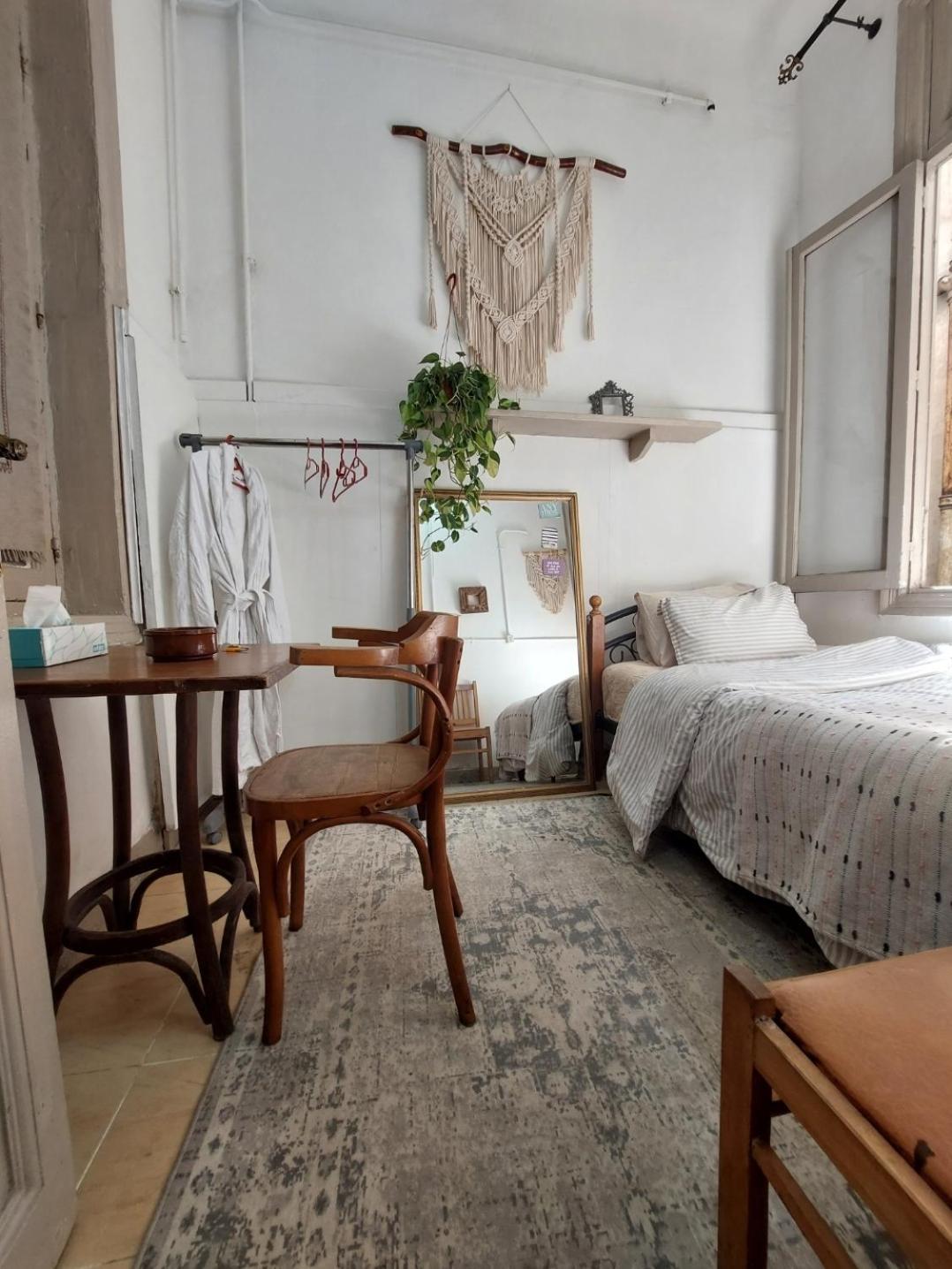 Arab Hostel, Welcoming All Solo And Groups Travellers But, Unmarried Couples Not Allowed Александрия Екстериор снимка
